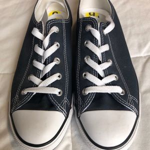 NWT navy converse sneakers